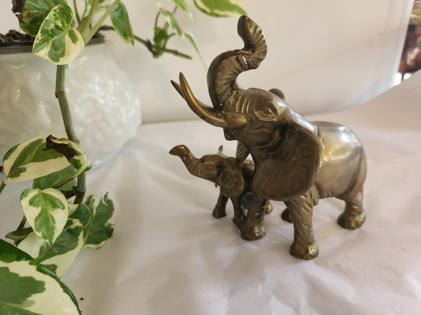 Mom & Baby Elephant Statue