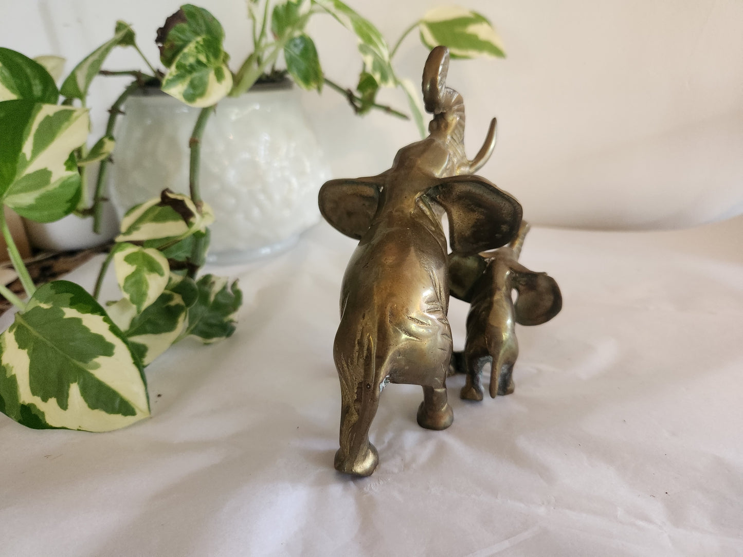 Mom & Baby Elephant Statue