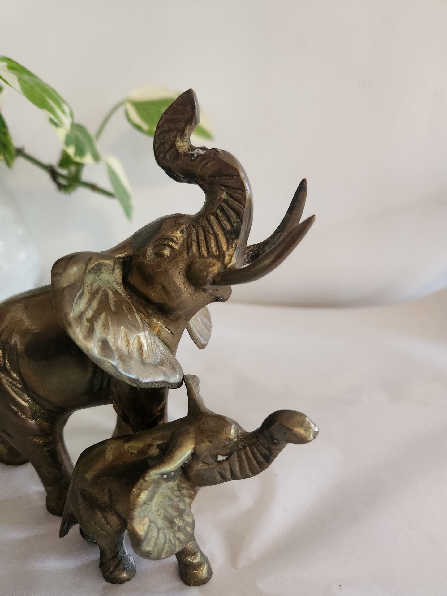 Mom & Baby Elephant Statue