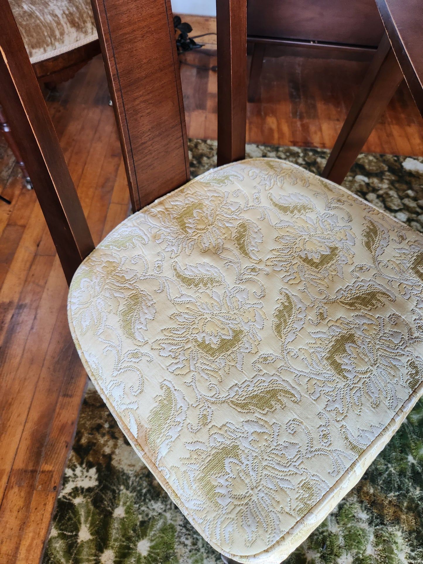 Retro Table with 4 Chairs