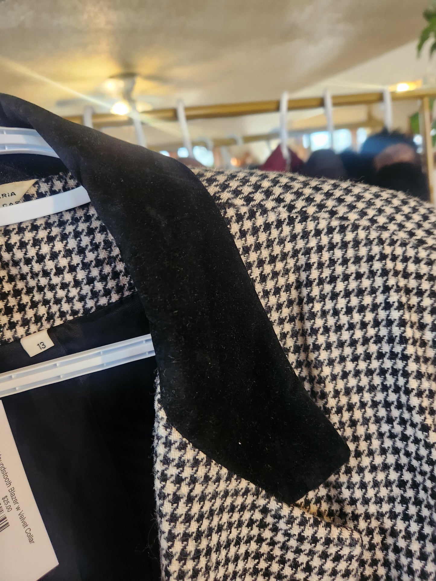 Houndstooth Blazer w Velvet Collar