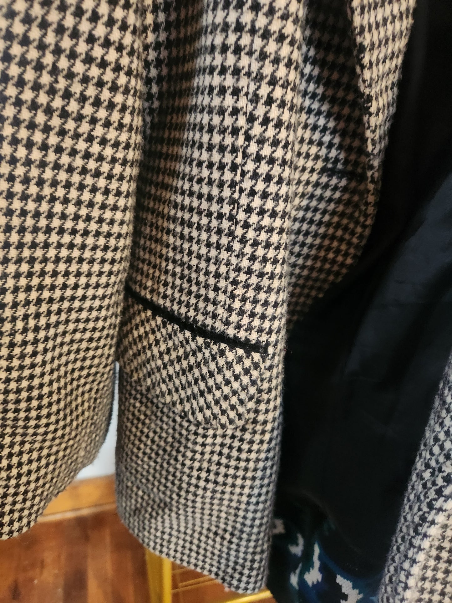 Houndstooth Blazer w Velvet Collar