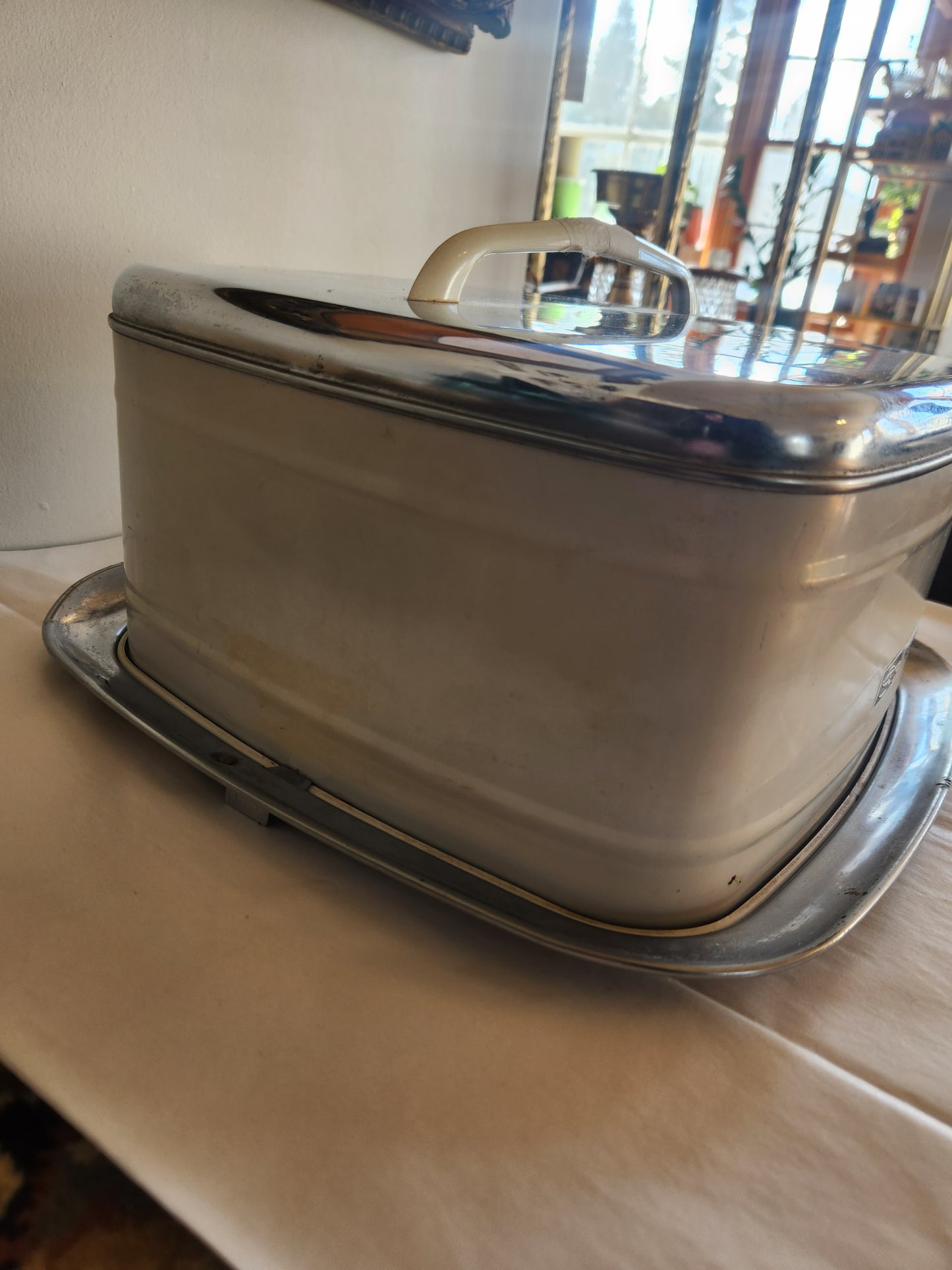 Vintage Cake Keeper