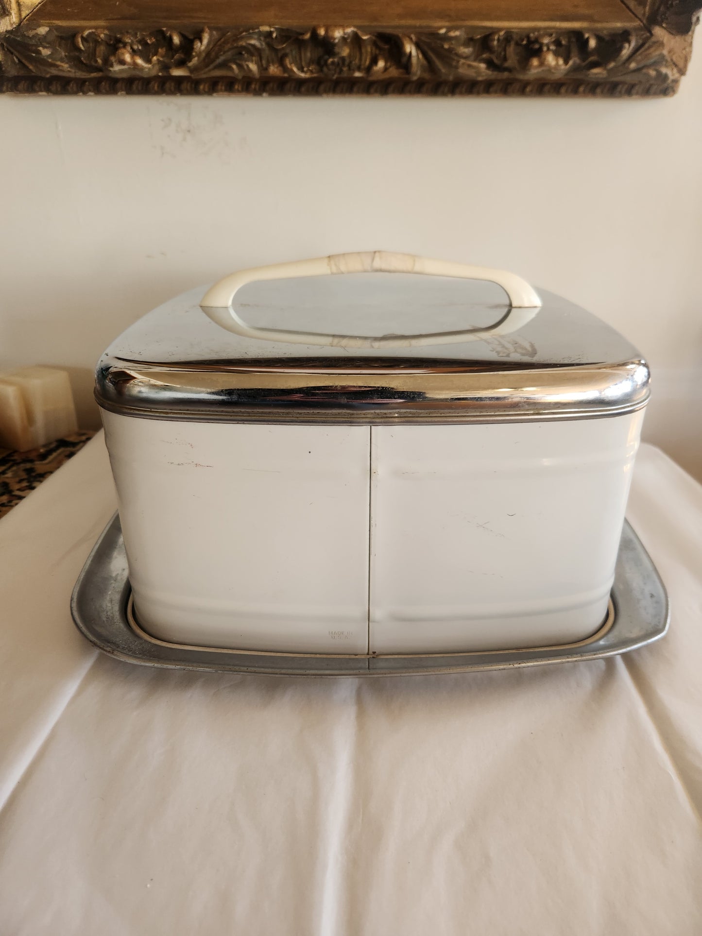 Vintage Cake Keeper