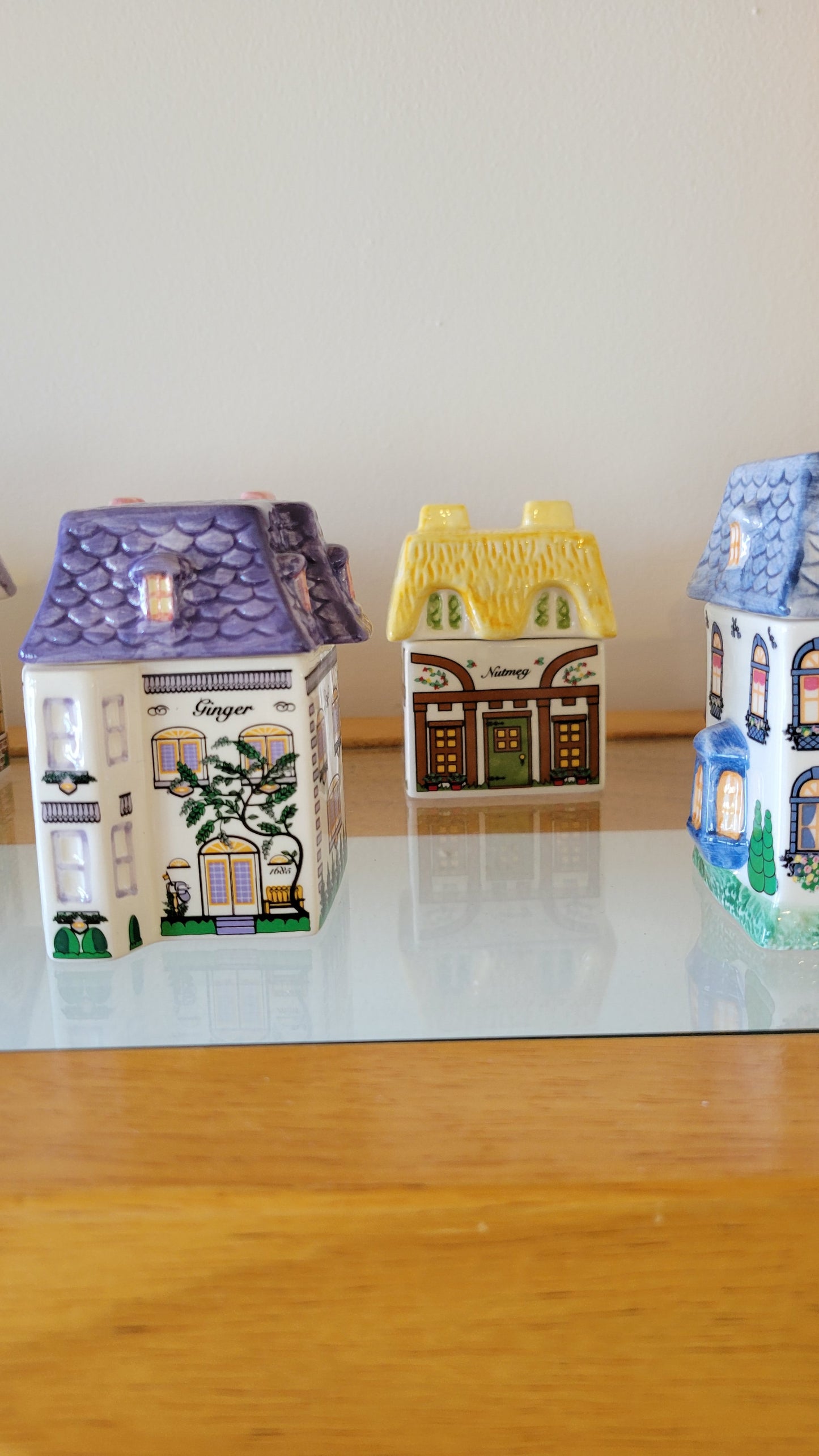 Avon Cozy Cottage Spice Village