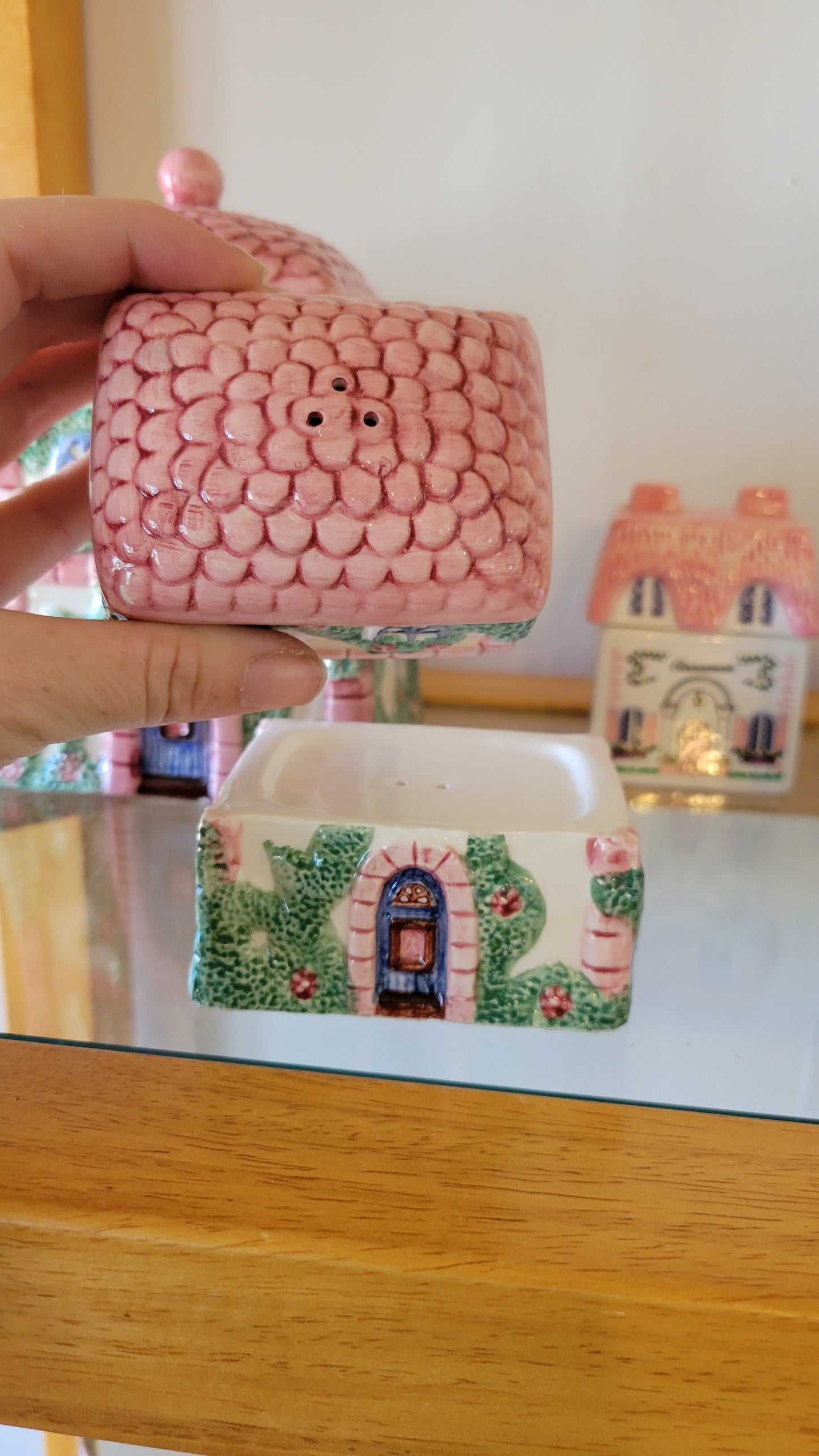 Avon Cozy Cottage Spice Village