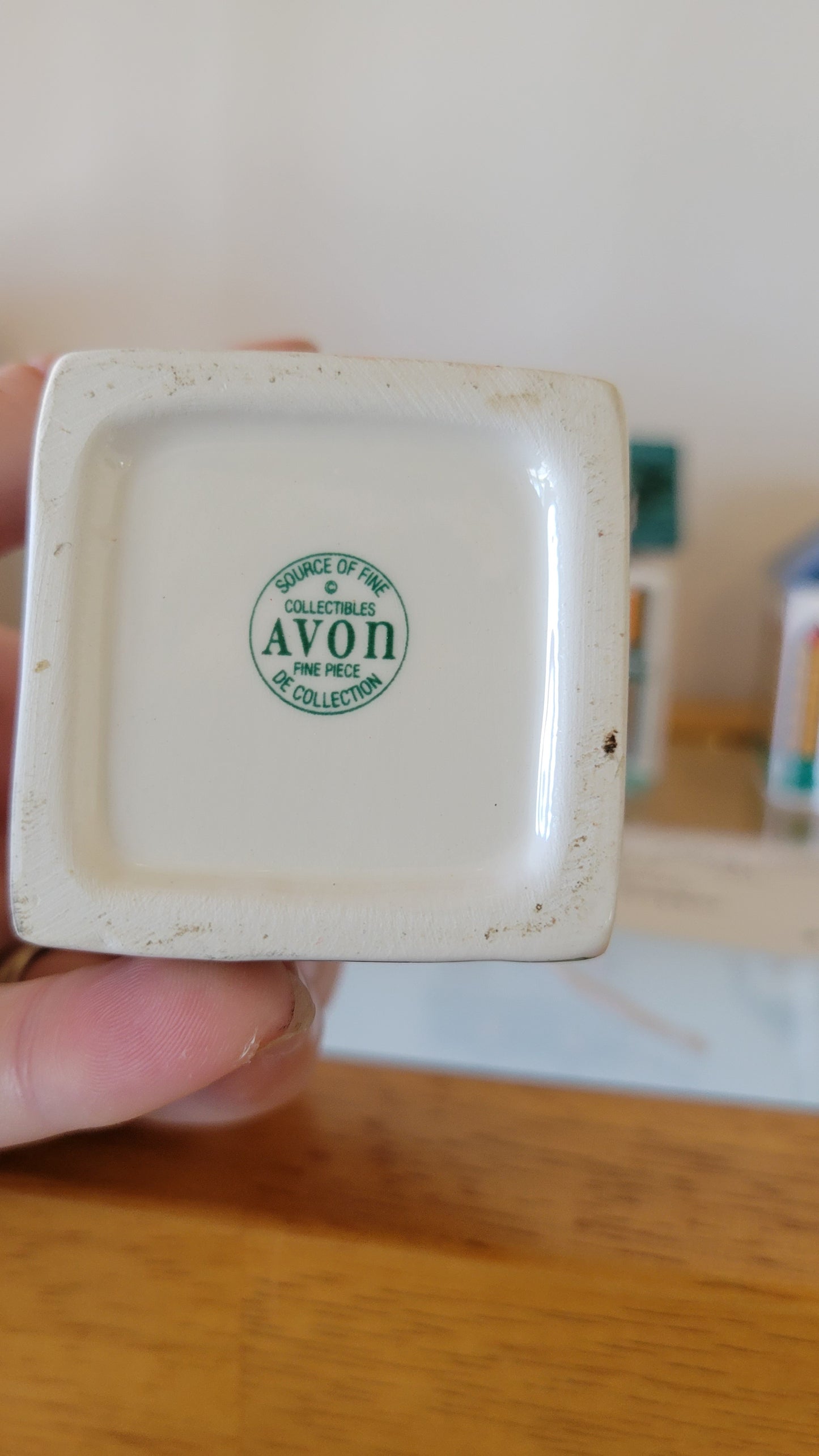 Avon Cozy Cottage Spice Village