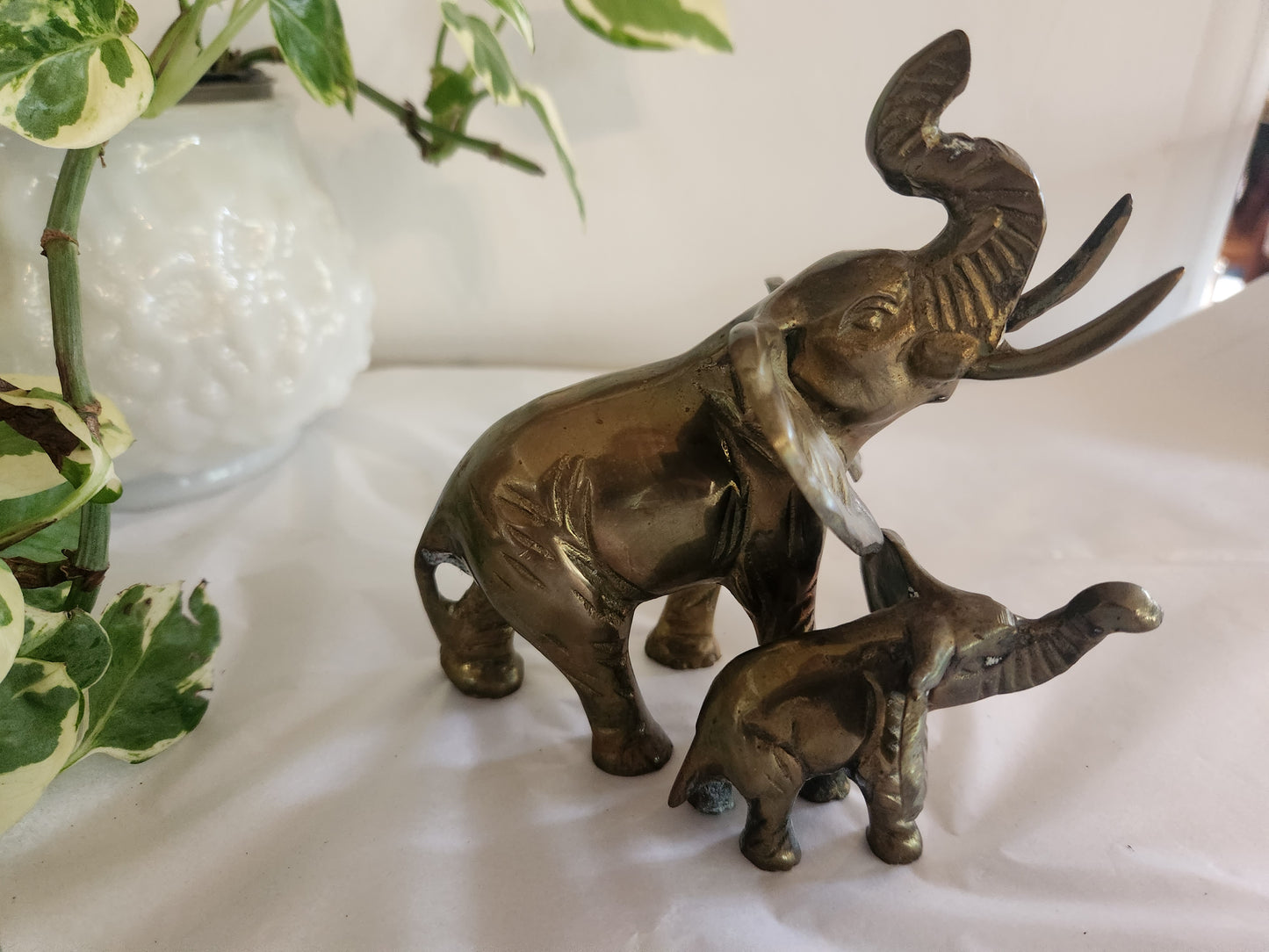 Mom & Baby Elephant Statue
