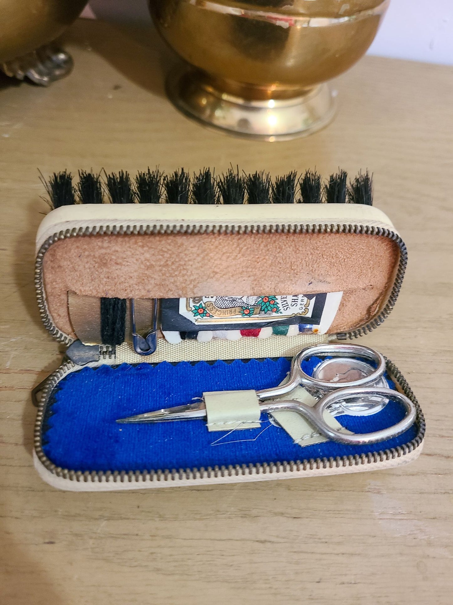 Mini vintage sewing kit/brush
