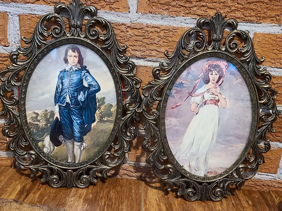 Classic "Blue Boy" and "Pinkie" prints in ornate oval frame