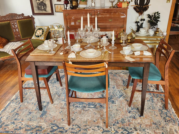 Dining room table and 4 chairs