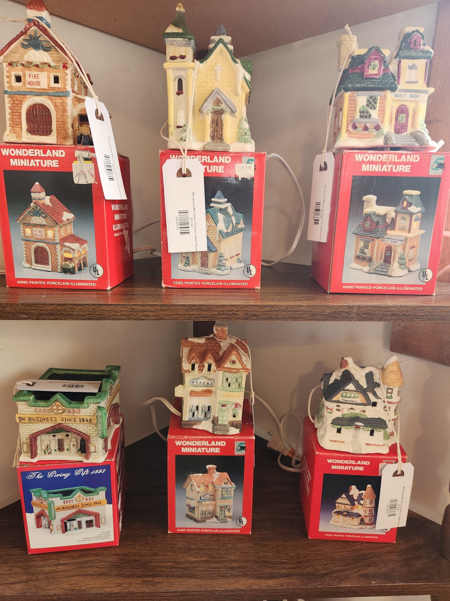 Wonderland Miniatures Christmas Village Houses