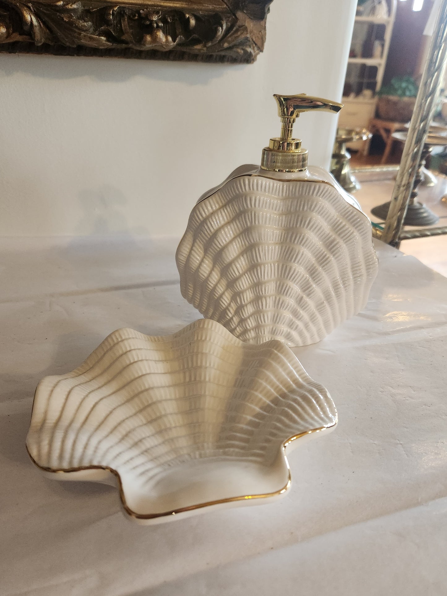 Soap Dish with Matching Lotion/Soap Dispenser