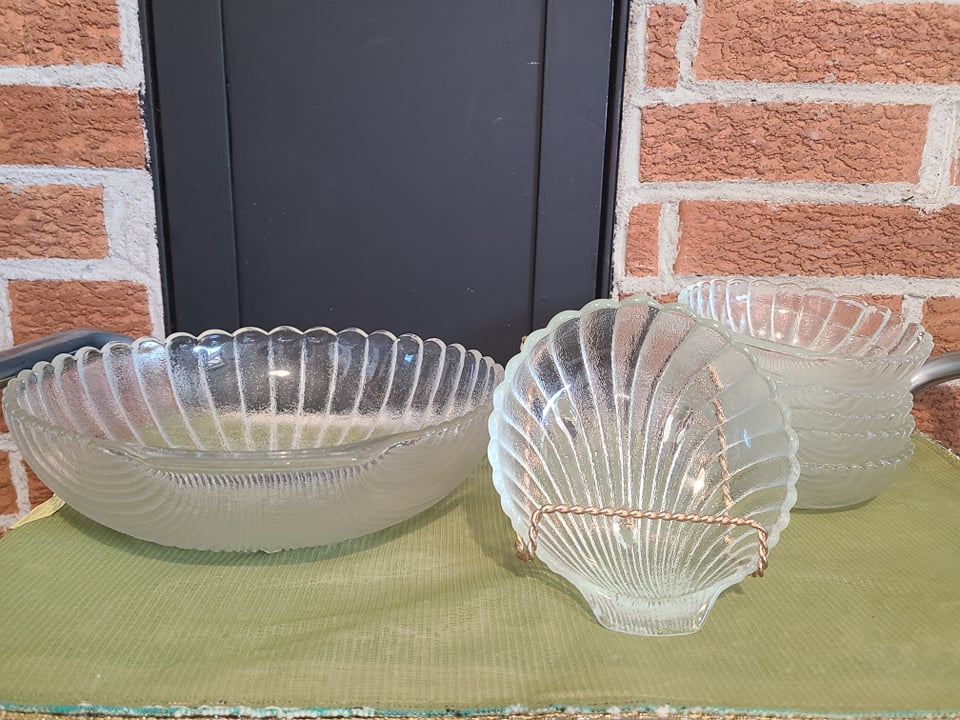 Vintage Arcoroc France Cougillage Clam Shell Clear Serving Dish and Dessert bowls