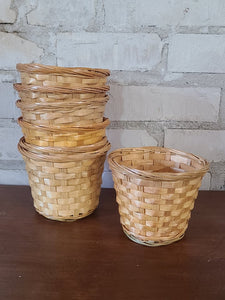 Natural wicker mini baskets
