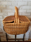 Picnic Basket (with 6 piece plastic place setting)